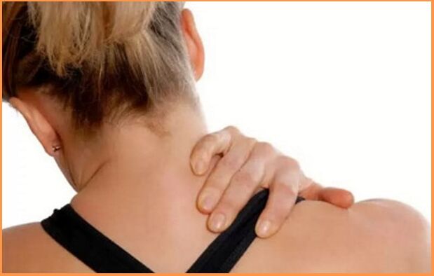 Cervical osteochondrosis manifests itself with pain and stiffness in the neck. 