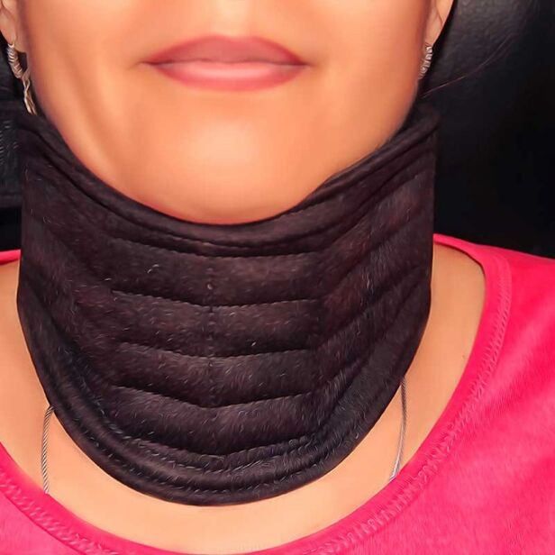 Neck bandage after medical blockade for cervical lumbar osteochondrosis