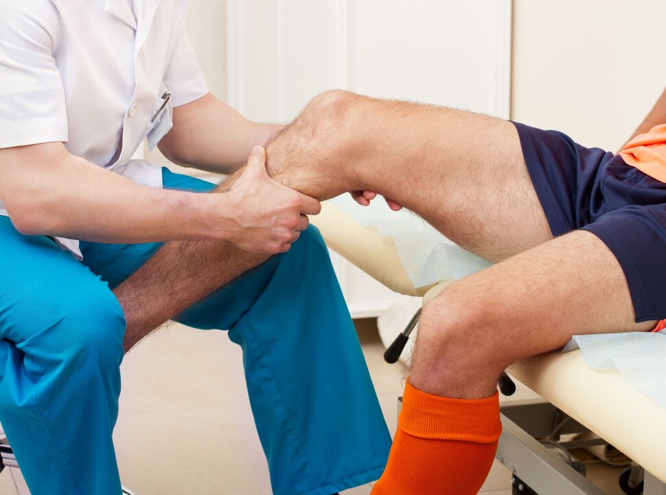 examination of a painful joint by a doctor